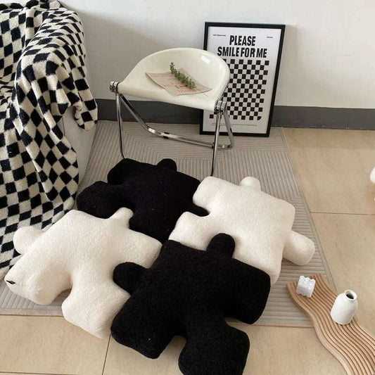 4 peluches puzzle sur le sol