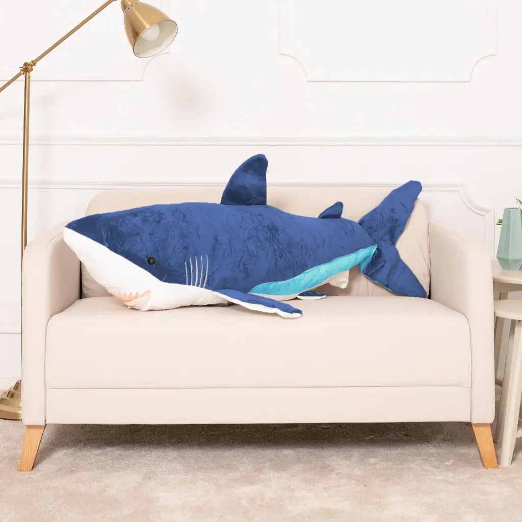grosse peluche requin