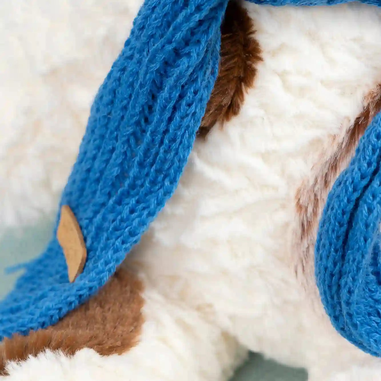 petite peluche chien blanc