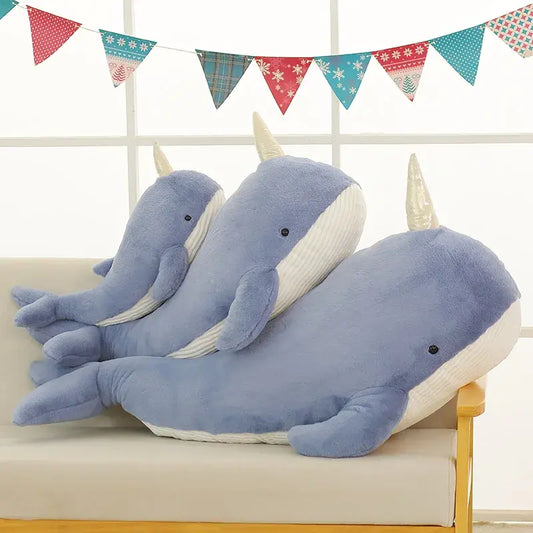 3 baleines licornes bleues de différentes tailles