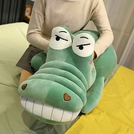 grande peluche crocodile malicieux