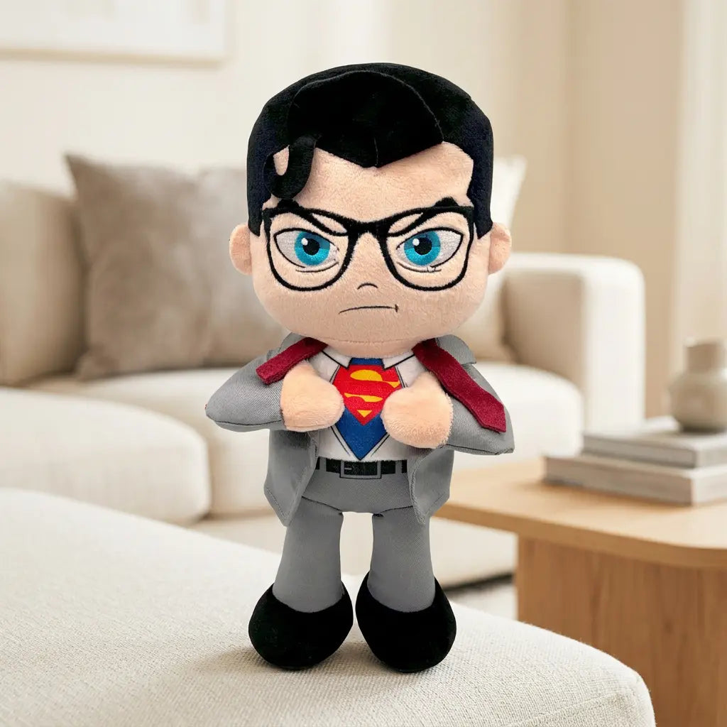 Clark Kent Superman en peluche de l’univers DC Comics