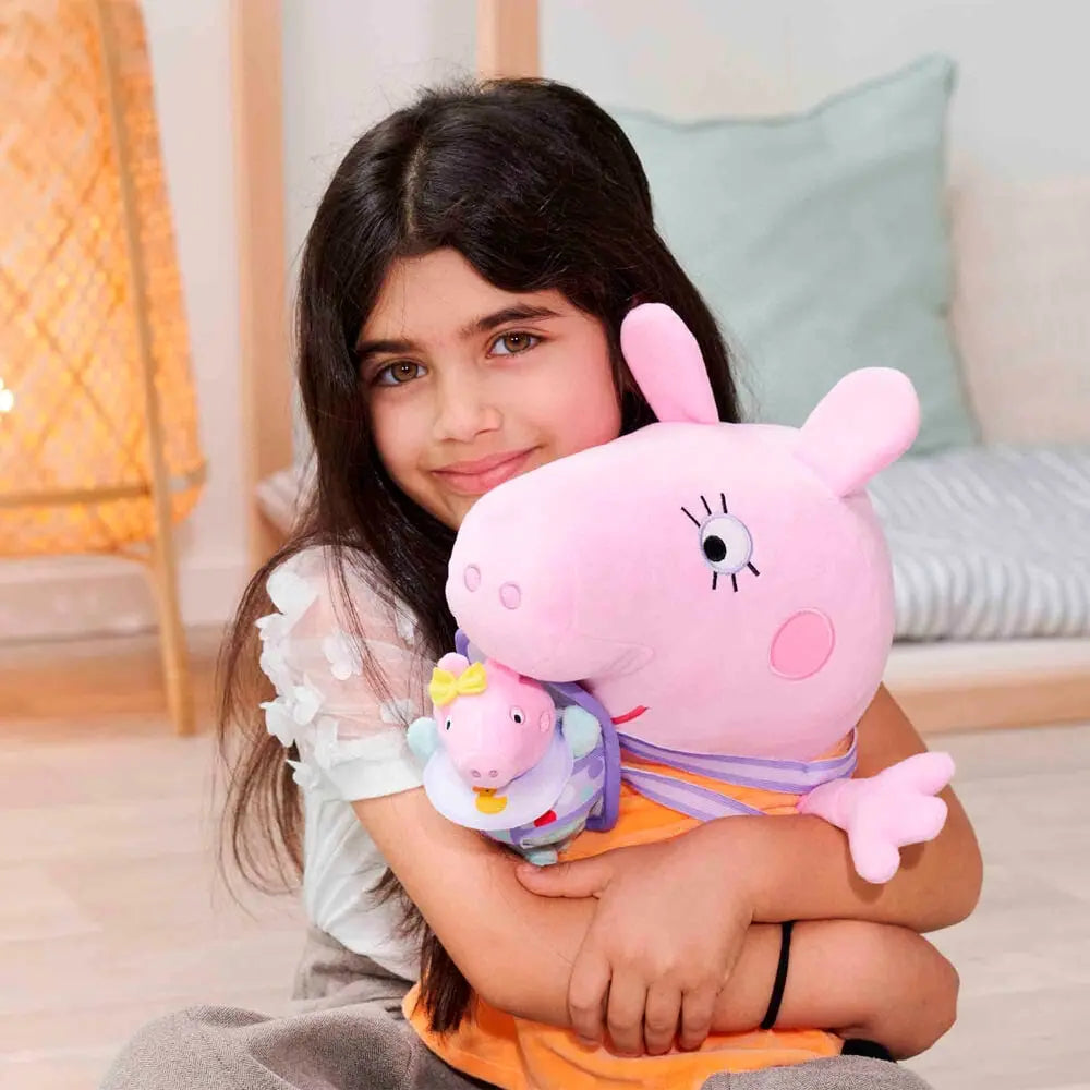 Maman Pig avec Evie en peluche de l’univers Peppa Pig