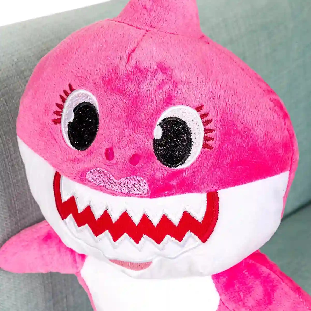 peluche baby shark