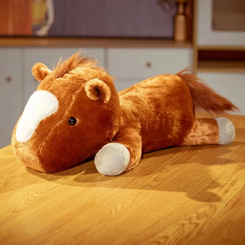 peluche cheval allongé marron 