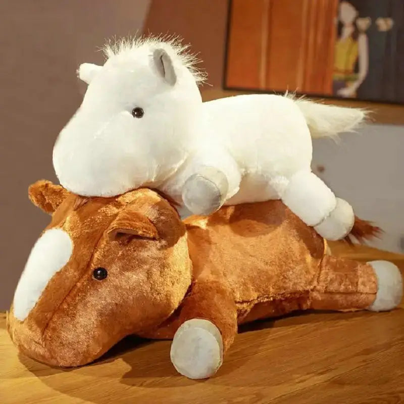 peluche cheval allongé