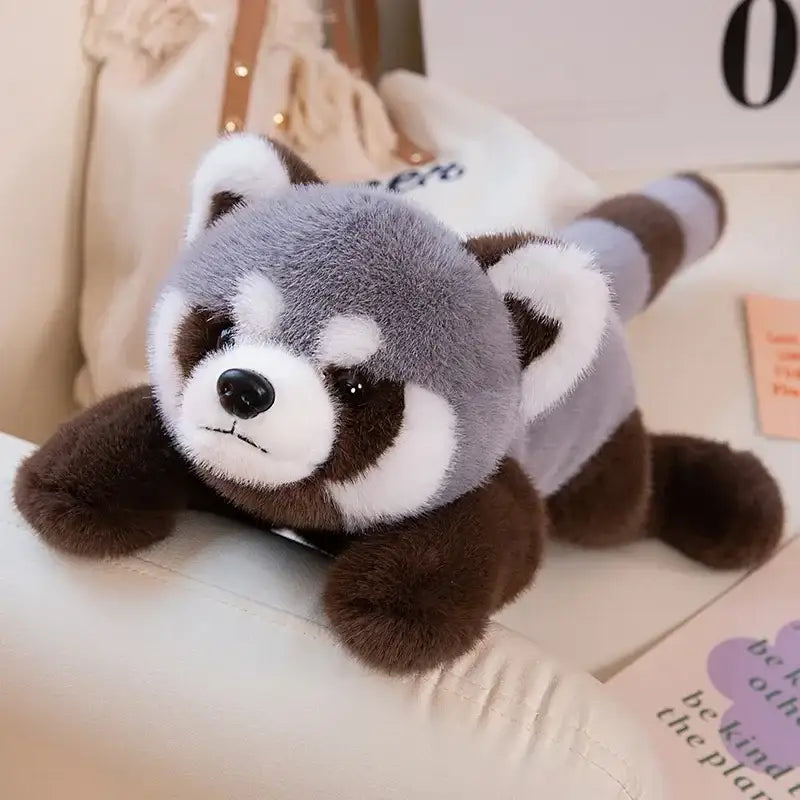 peluche panda roux gris allongé