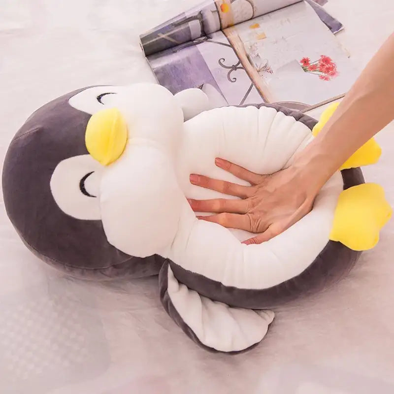 peluche pingouin content