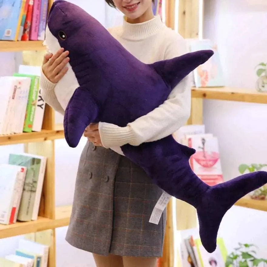 peluche requin violette