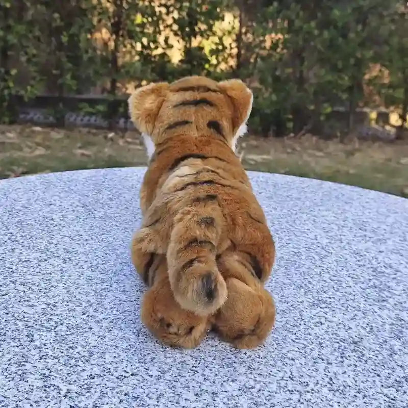 pequeño tigre de peluche